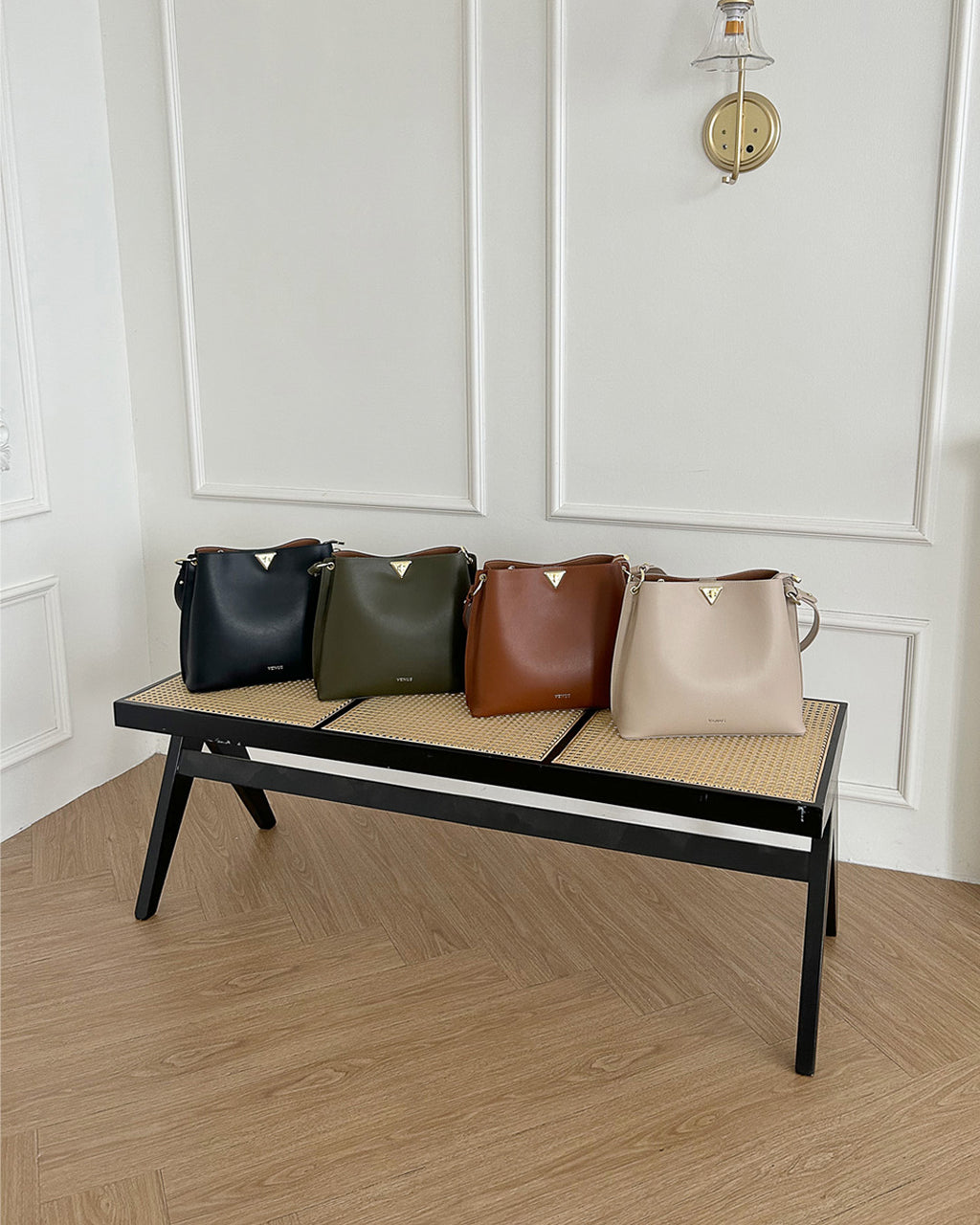 Della Shoulder Bag - Black