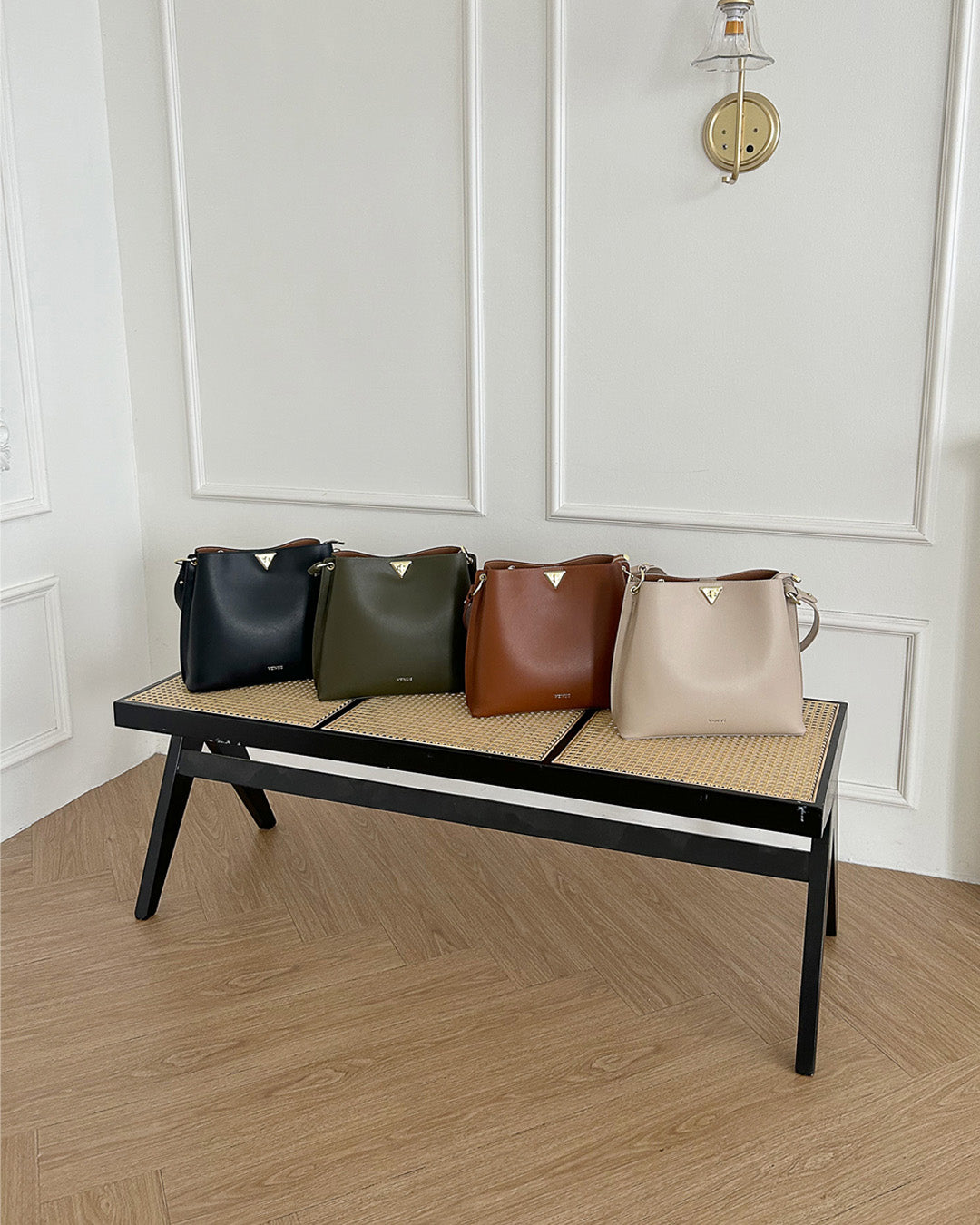 Della Shoulder Bag - Black