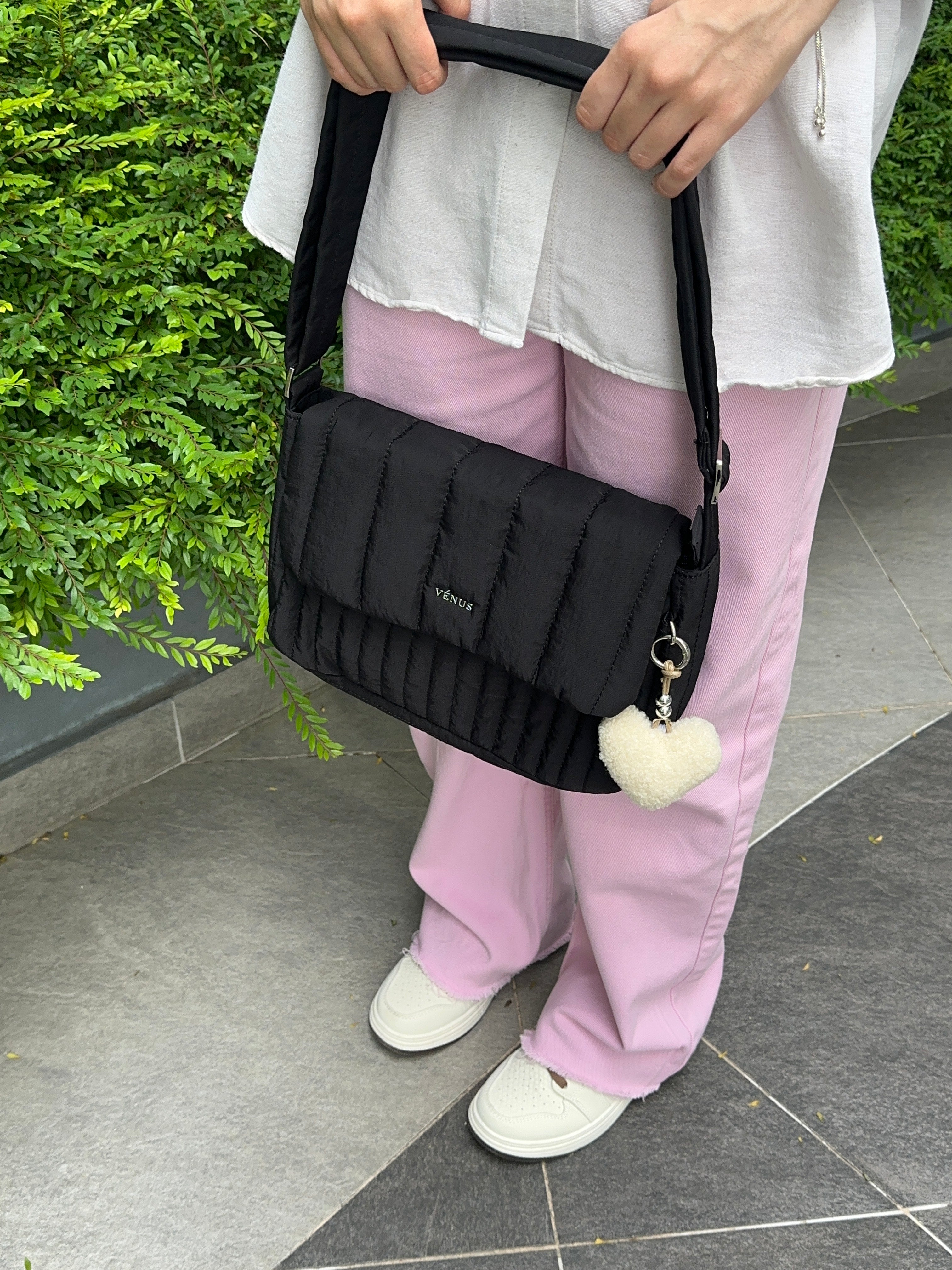 V'Puff Sling Bag - Black